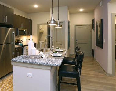 670 E Algonquin Road - Photo Thumbnail 4
