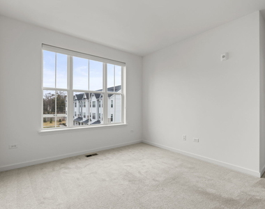 103 E Crystal Lake Avenue - Photo Thumbnail 12
