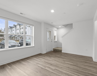 103 E Crystal Lake Avenue - Photo Thumbnail 4