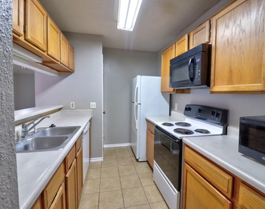 9203 Danforth Way - Photo Thumbnail 10