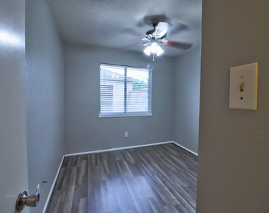 9203 Danforth Way - Photo Thumbnail 21