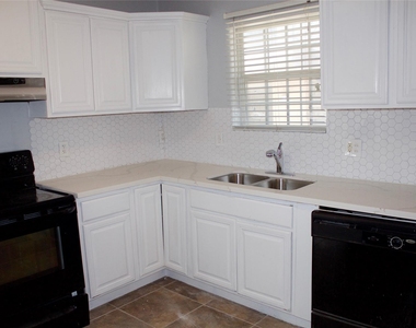 3314 Holman Street - Photo Thumbnail 6