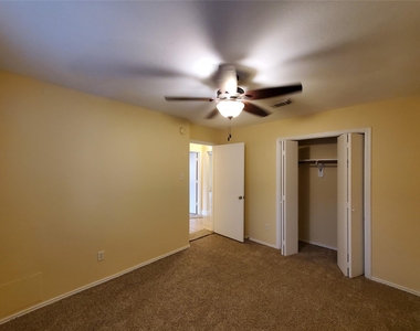 1413 Bridle Path Path - Photo Thumbnail 20