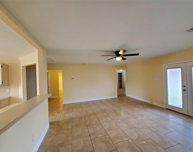 1413 Bridle Path Path - Photo Thumbnail 5