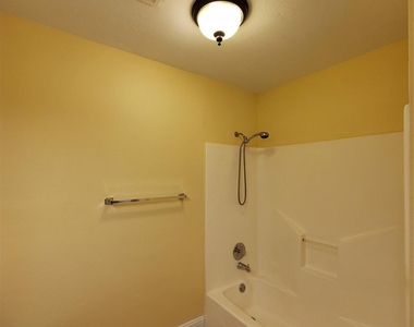 1413 Bridle Path Path - Photo Thumbnail 13