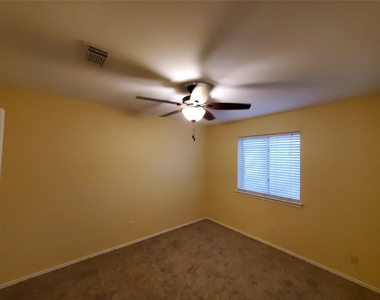 1413 Bridle Path Path - Photo Thumbnail 19