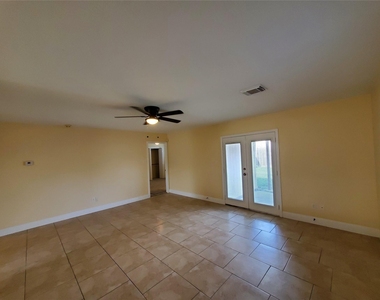 1413 Bridle Path Path - Photo Thumbnail 4