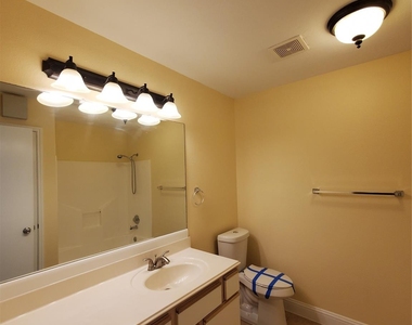 1413 Bridle Path Path - Photo Thumbnail 12