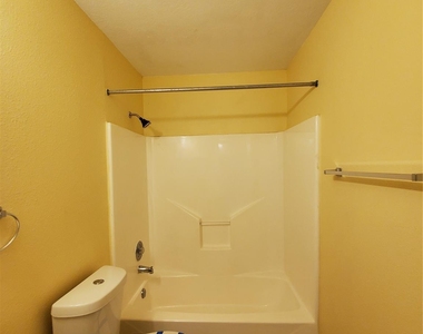 1413 Bridle Path Path - Photo Thumbnail 17