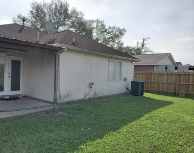 1413 Bridle Path Path - Photo Thumbnail 24