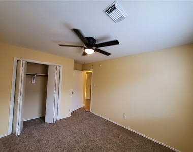 1413 Bridle Path Path - Photo Thumbnail 15