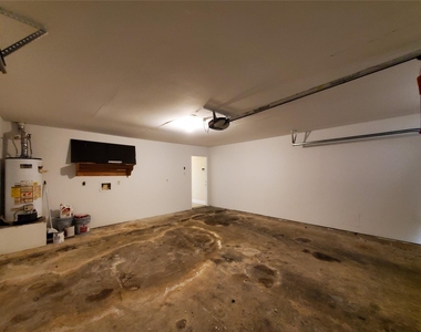 1413 Bridle Path Path - Photo Thumbnail 22
