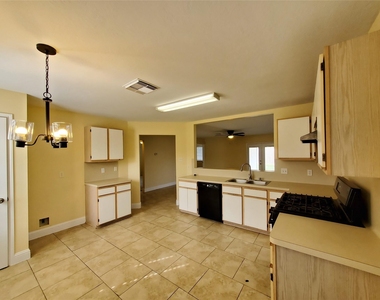 1413 Bridle Path Path - Photo Thumbnail 9