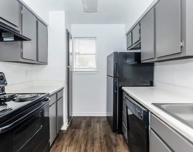 4400 Memorial Drive - Photo Thumbnail 14