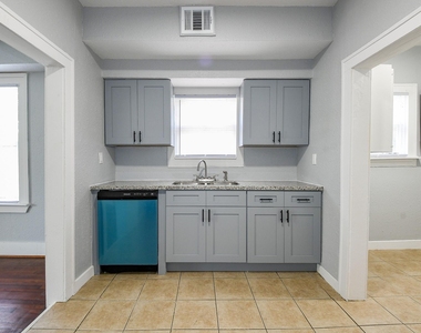 3015 Isabella Street - Photo Thumbnail 4