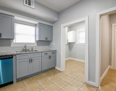 3015 Isabella Street - Photo Thumbnail 14