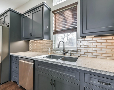 2422 Hadley Street - Photo Thumbnail 14