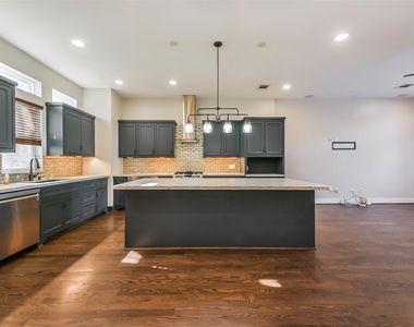2422 Hadley Street - Photo Thumbnail 9