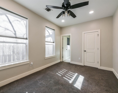 2422 Hadley Street - Photo Thumbnail 6
