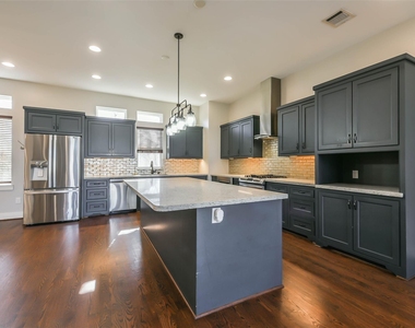 2422 Hadley Street - Photo Thumbnail 17