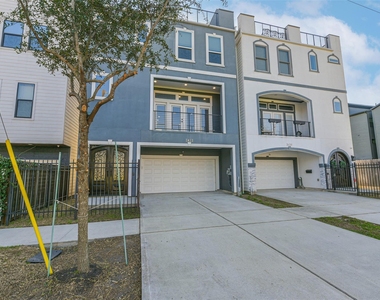 2422 Hadley Street - Photo Thumbnail 3