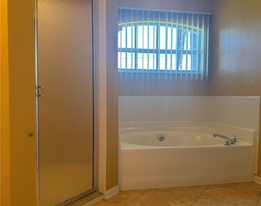 1915 Sw 13th Street - Photo Thumbnail 24