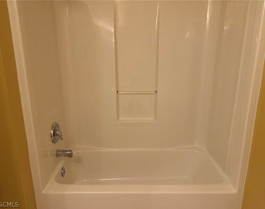 1915 Sw 13th Street - Photo Thumbnail 15