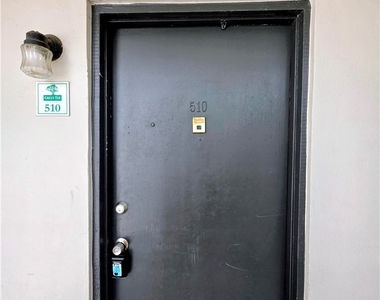 1830 Maravilla Avenue - Photo Thumbnail 7