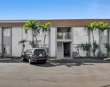 1830 Maravilla Avenue - Photo Thumbnail 2