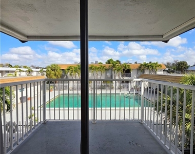 1830 Maravilla Avenue - Photo Thumbnail 15