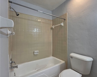 1830 Maravilla Avenue - Photo Thumbnail 16