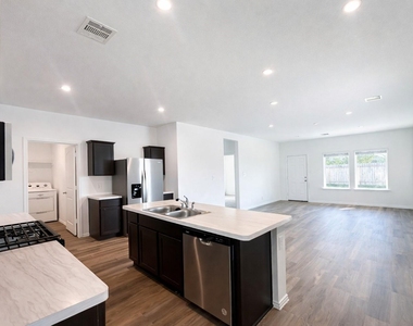 1739 Royal Rim Drive - Photo Thumbnail 2