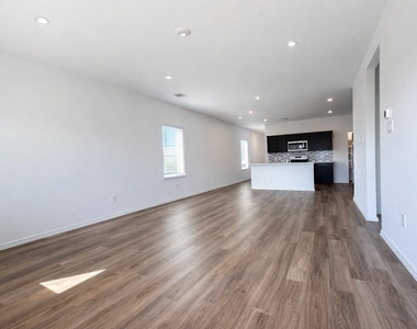 1739 Royal Rim Drive - Photo Thumbnail 6