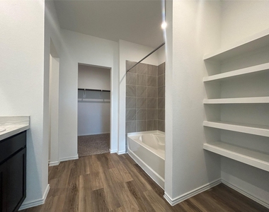 1739 Royal Rim Drive - Photo Thumbnail 15