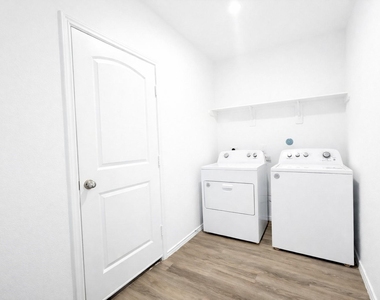 1739 Royal Rim Drive - Photo Thumbnail 11