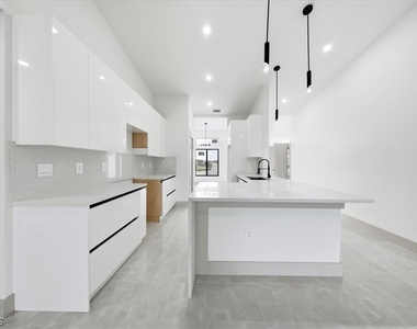 541 Chalet Avenue S - Photo Thumbnail 23