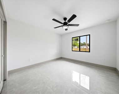 541 Chalet Avenue S - Photo Thumbnail 28