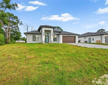 541 Chalet Avenue S - Photo Thumbnail 5