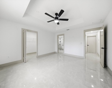 541 Chalet Avenue S - Photo Thumbnail 15