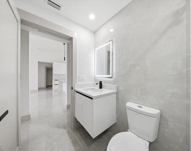 541 Chalet Avenue S - Photo Thumbnail 30