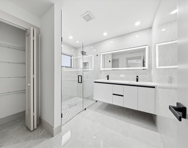 541 Chalet Avenue S - Photo Thumbnail 18