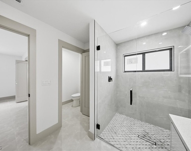 541 Chalet Avenue S - Photo Thumbnail 19