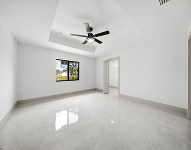 541 Chalet Avenue S - Photo Thumbnail 16
