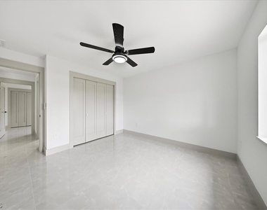 541 Chalet Avenue S - Photo Thumbnail 31