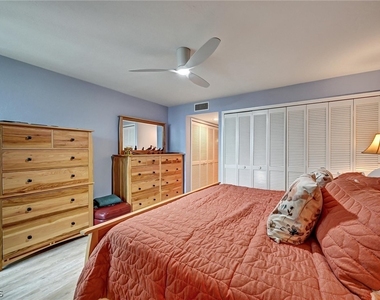 4821 S Landings Drive - Photo Thumbnail 24