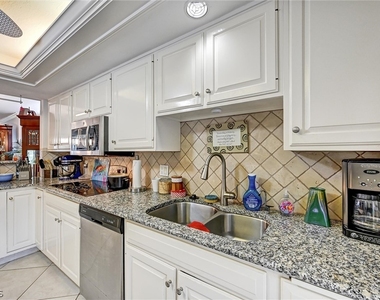 4821 S Landings Drive - Photo Thumbnail 10