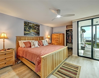 4821 S Landings Drive - Photo Thumbnail 23