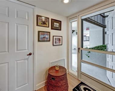4821 S Landings Drive - Photo Thumbnail 1