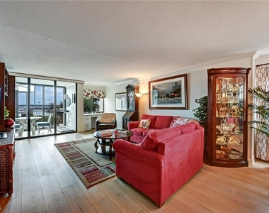 4821 S Landings Drive - Photo Thumbnail 13
