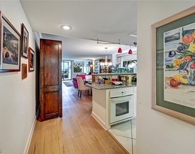 4821 S Landings Drive - Photo Thumbnail 2